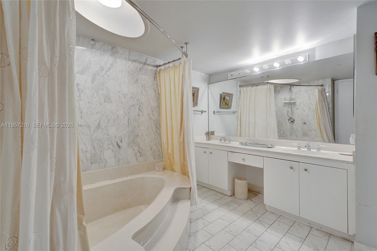 TOWERS OF QUAYSIDE CONDO - Residential