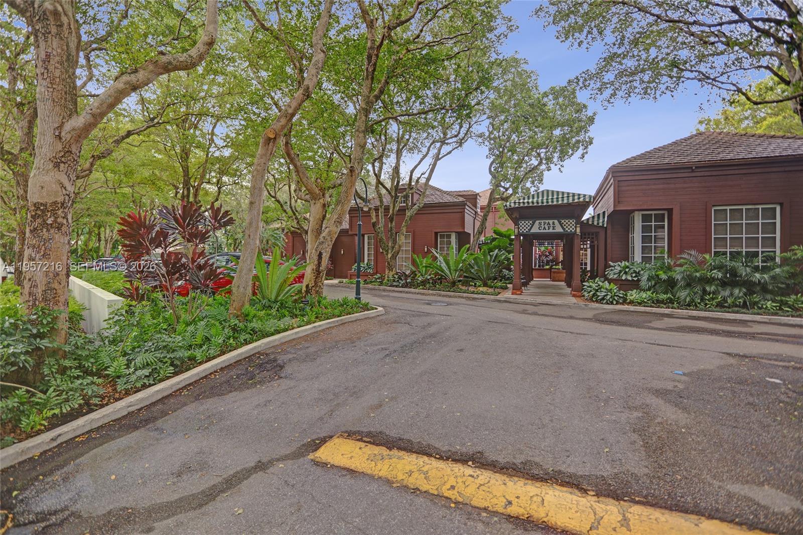 TOWERS OF QUAYSIDE CONDO - Residential