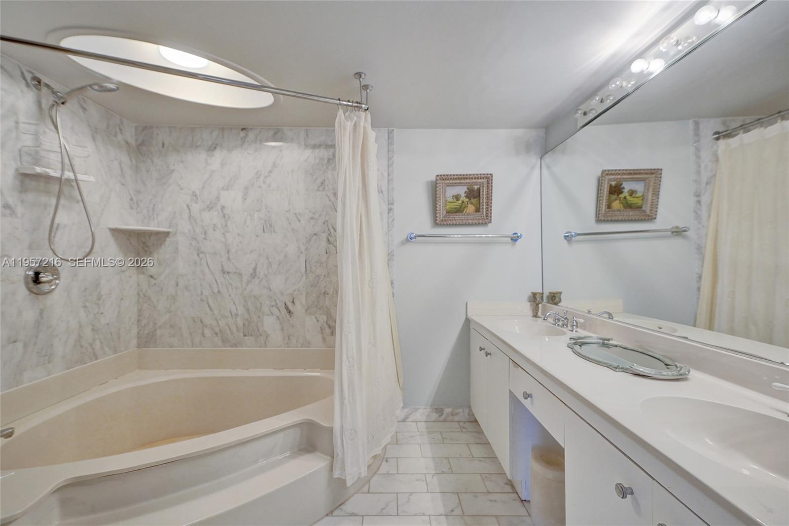 TOWERS OF QUAYSIDE CONDO - Residential