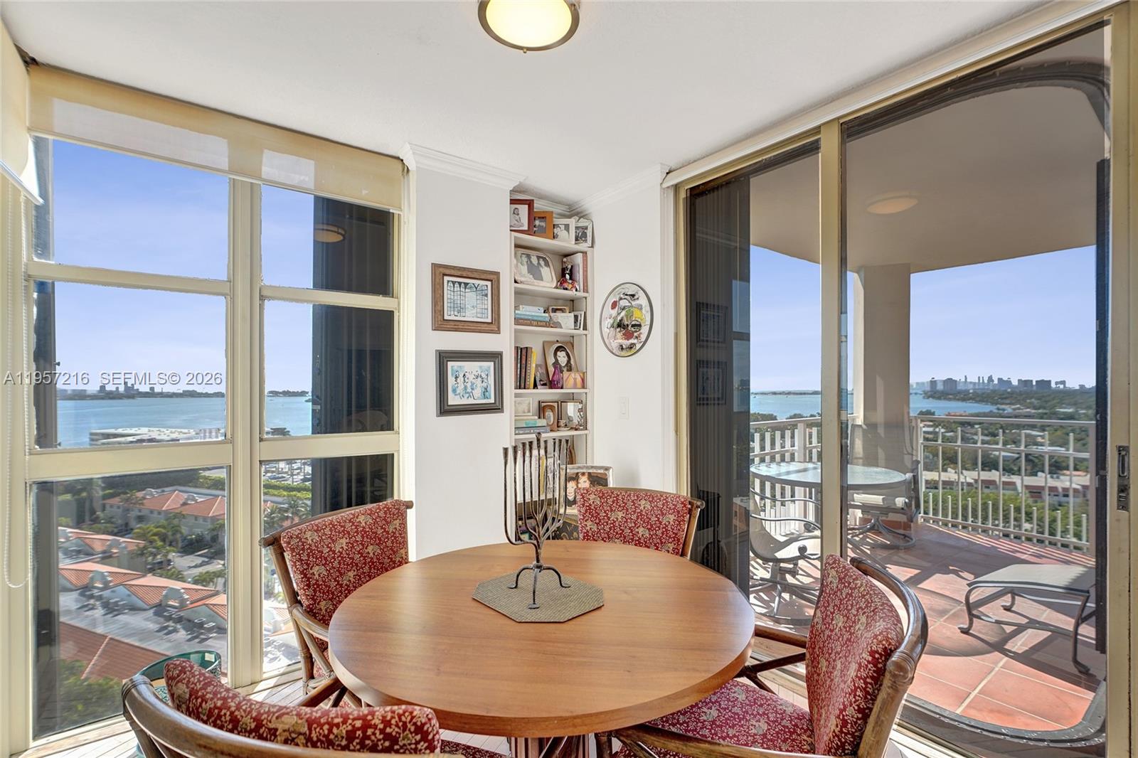 TOWERS OF QUAYSIDE CONDO - Residential