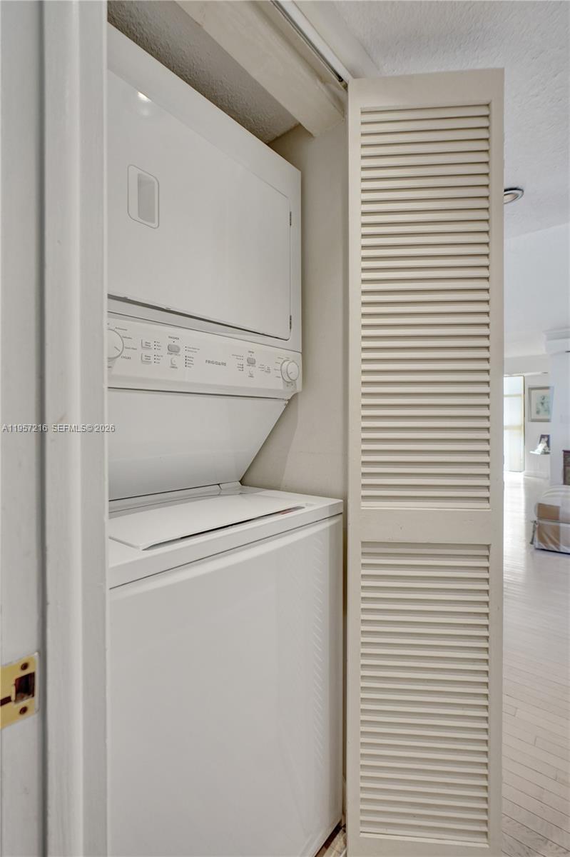 TOWERS OF QUAYSIDE CONDO - Residential