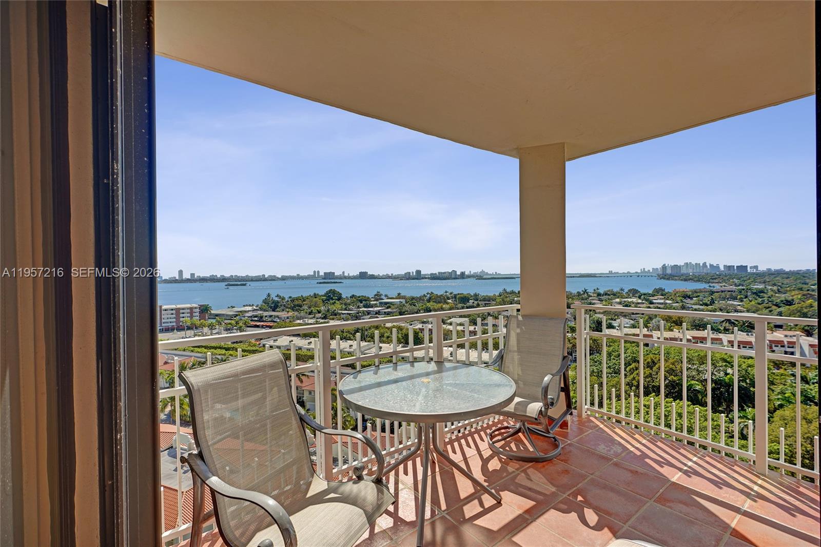 TOWERS OF QUAYSIDE CONDO - Residential