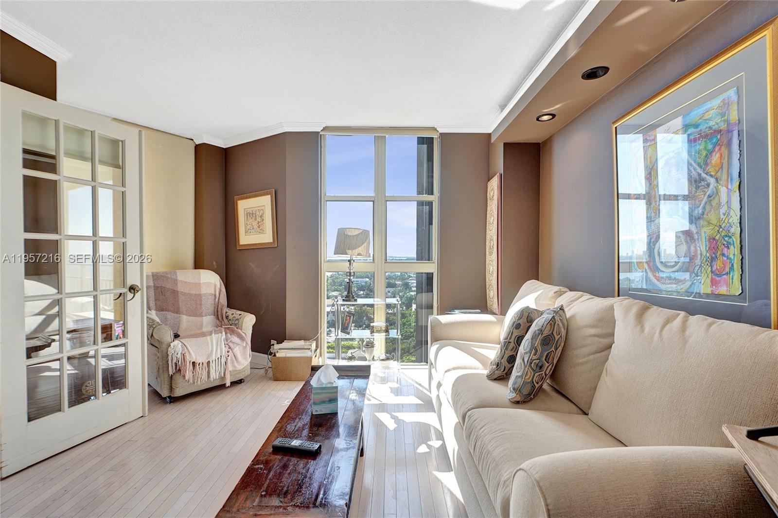 TOWERS OF QUAYSIDE CONDO - Residential