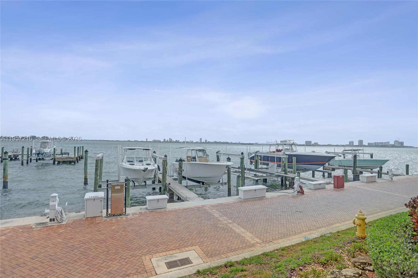 TOWERS OF QUAYSIDE CONDO - Residential