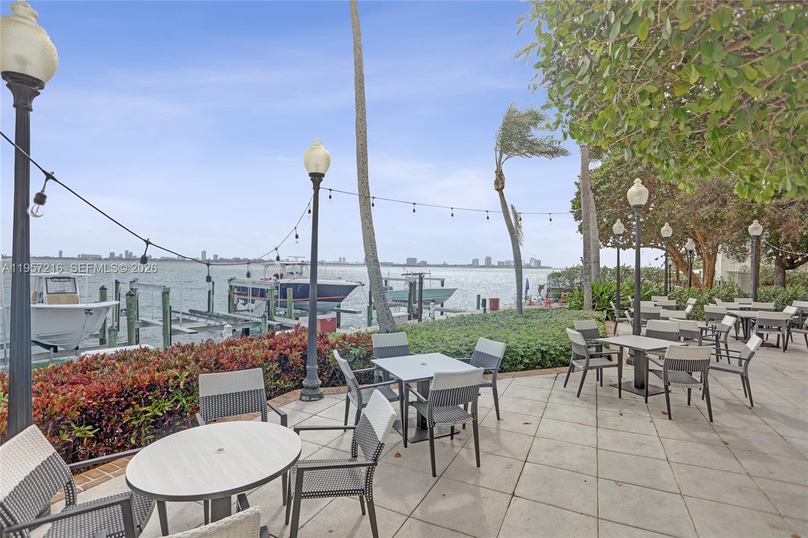 TOWERS OF QUAYSIDE CONDO - Residential