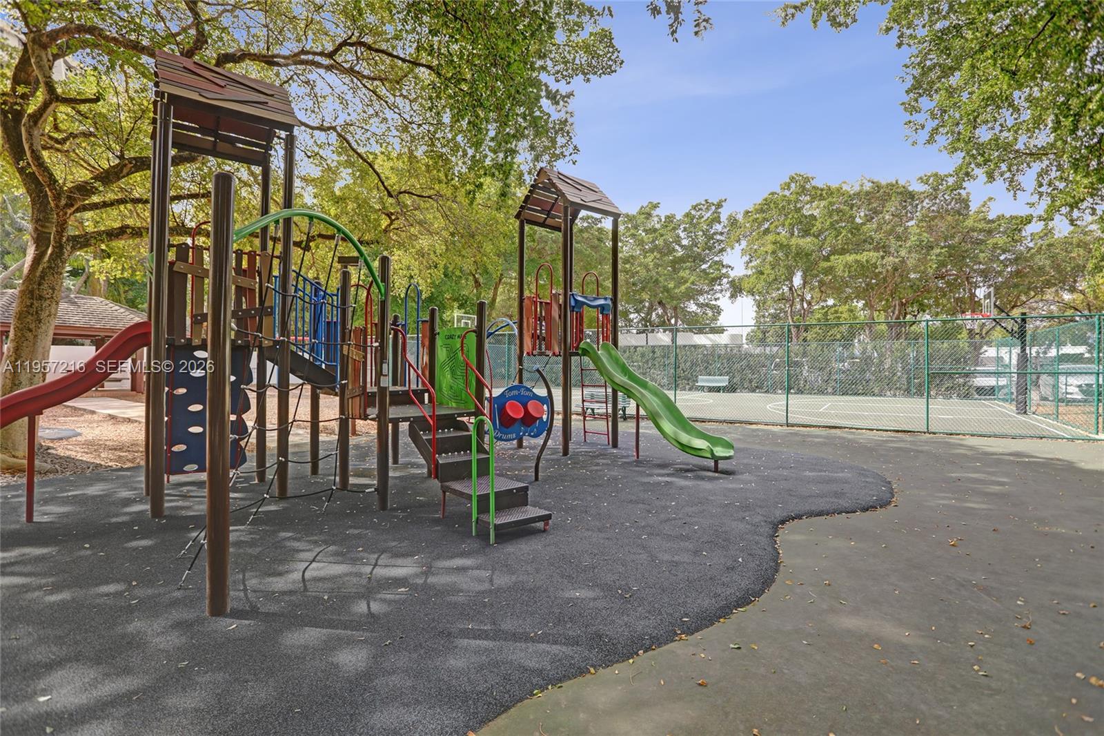 TOWERS OF QUAYSIDE CONDO - Residential