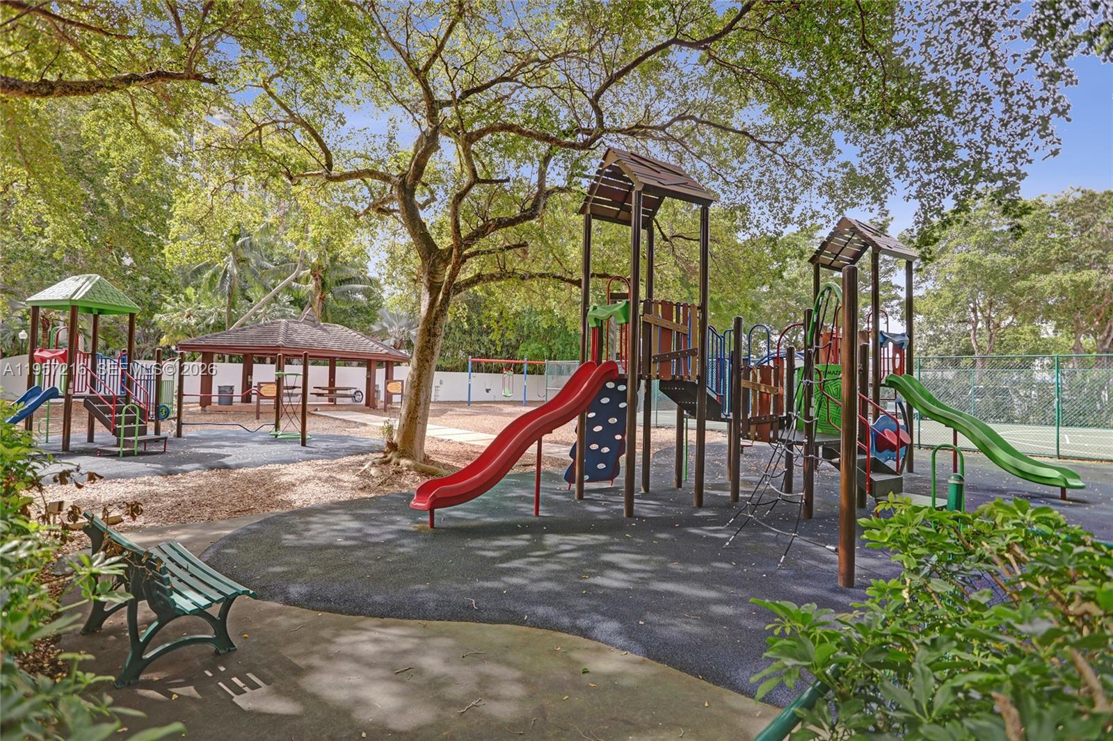 TOWERS OF QUAYSIDE CONDO - Residential