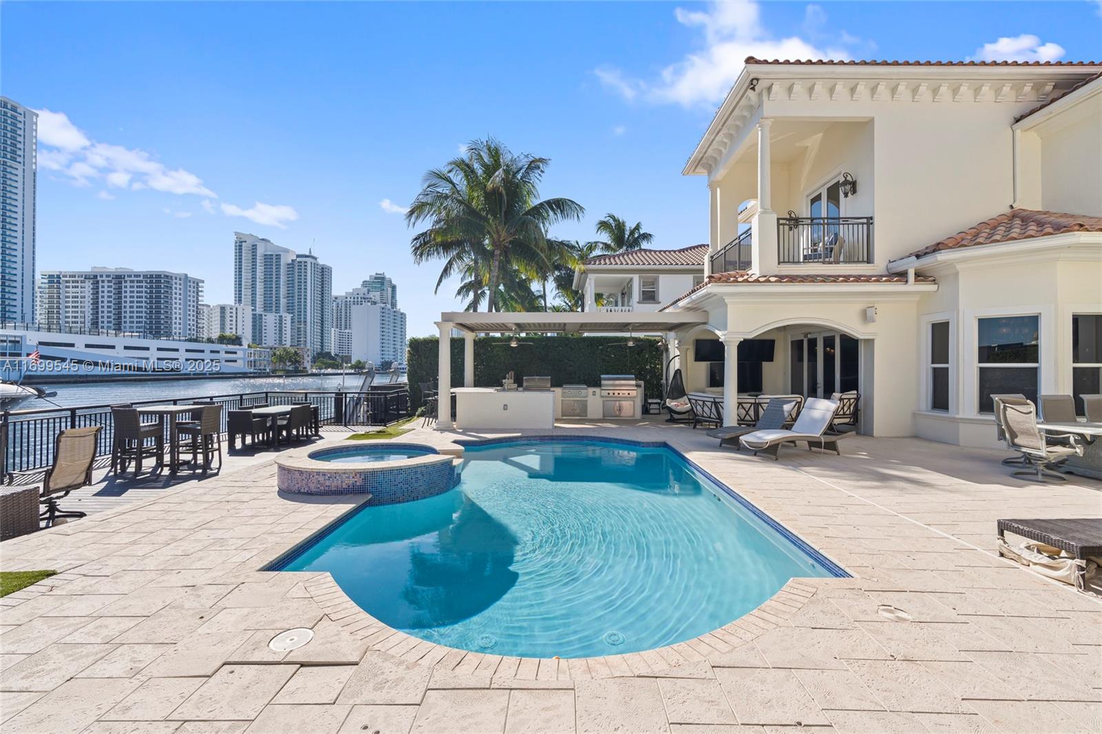 1555 Windjammer Way, Hollywood, FL, 33019/$35,000 3 1555 Windjammer Way