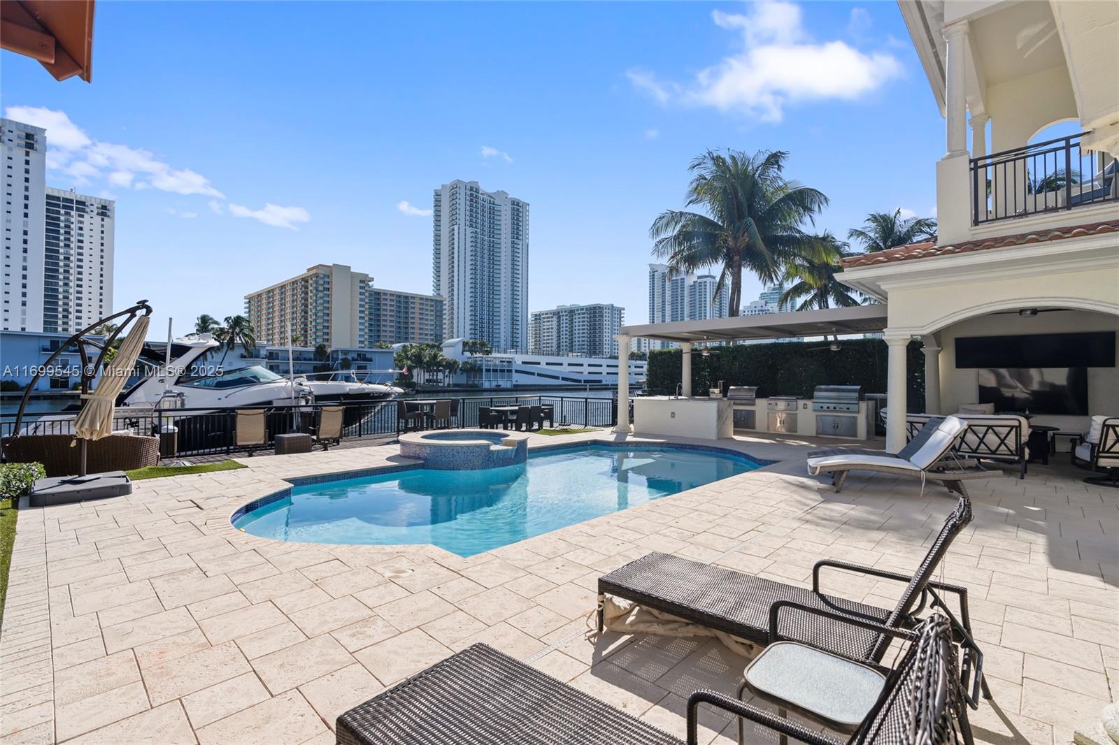 1555 Windjammer Way, Hollywood, FL, 33019/$35,000 4 1555 Windjammer Way