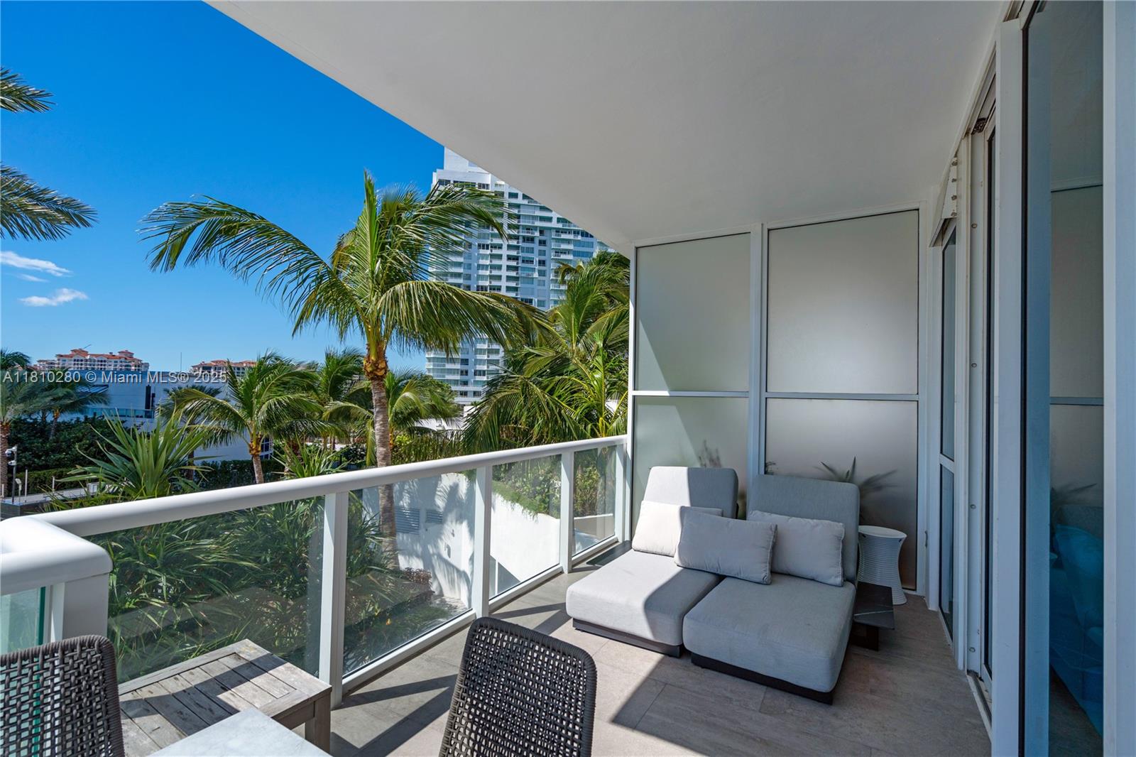 50 S Pointe Dr 606