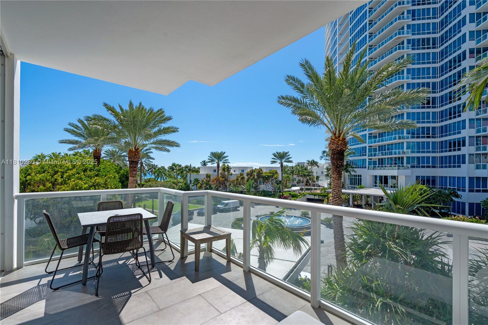 50 S Pointe Dr 606