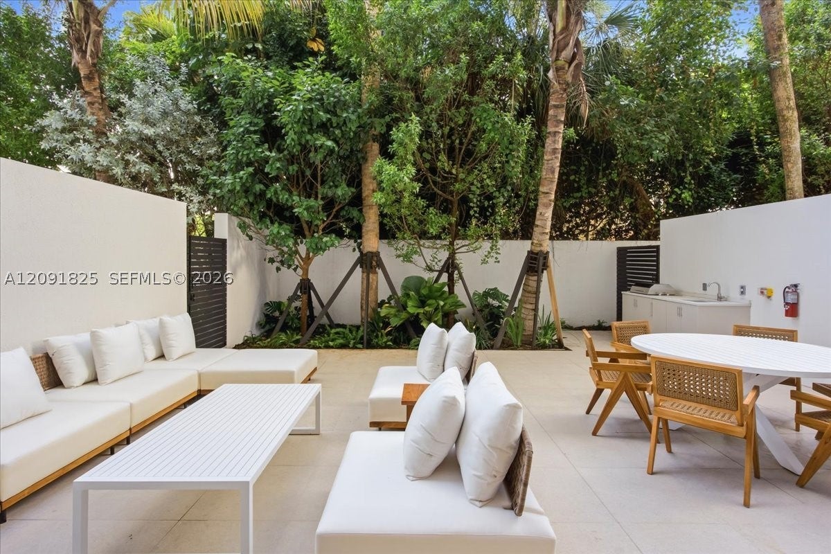 2200 Brickell Ave GV04