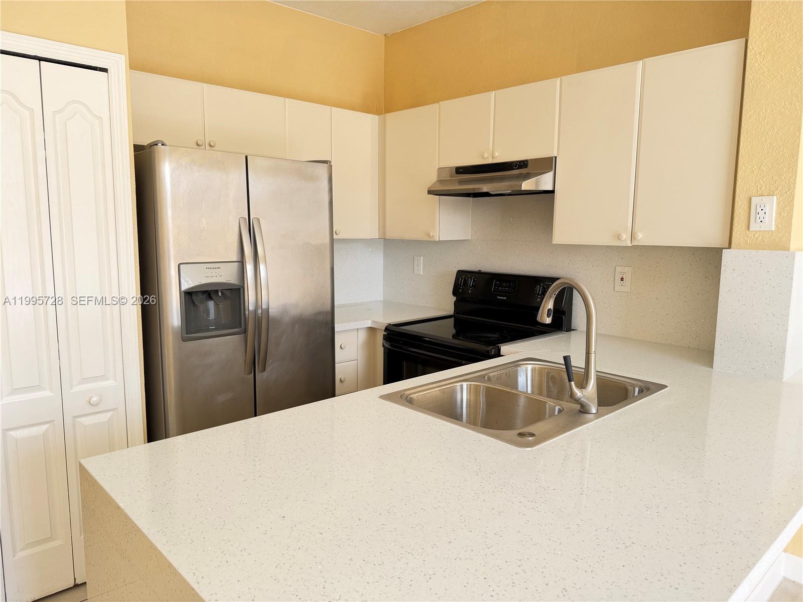 SHOMA HOMES AT COUNTRY CL - Residential Lease