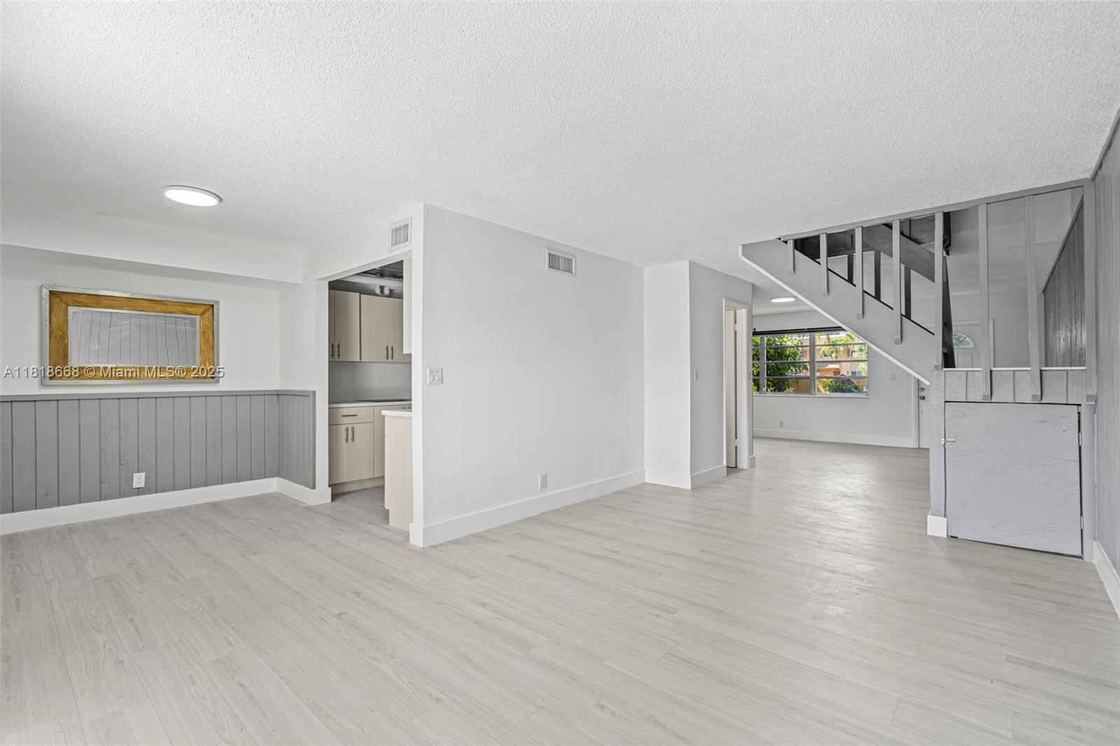 ARISTA PARK CONDO - Residential