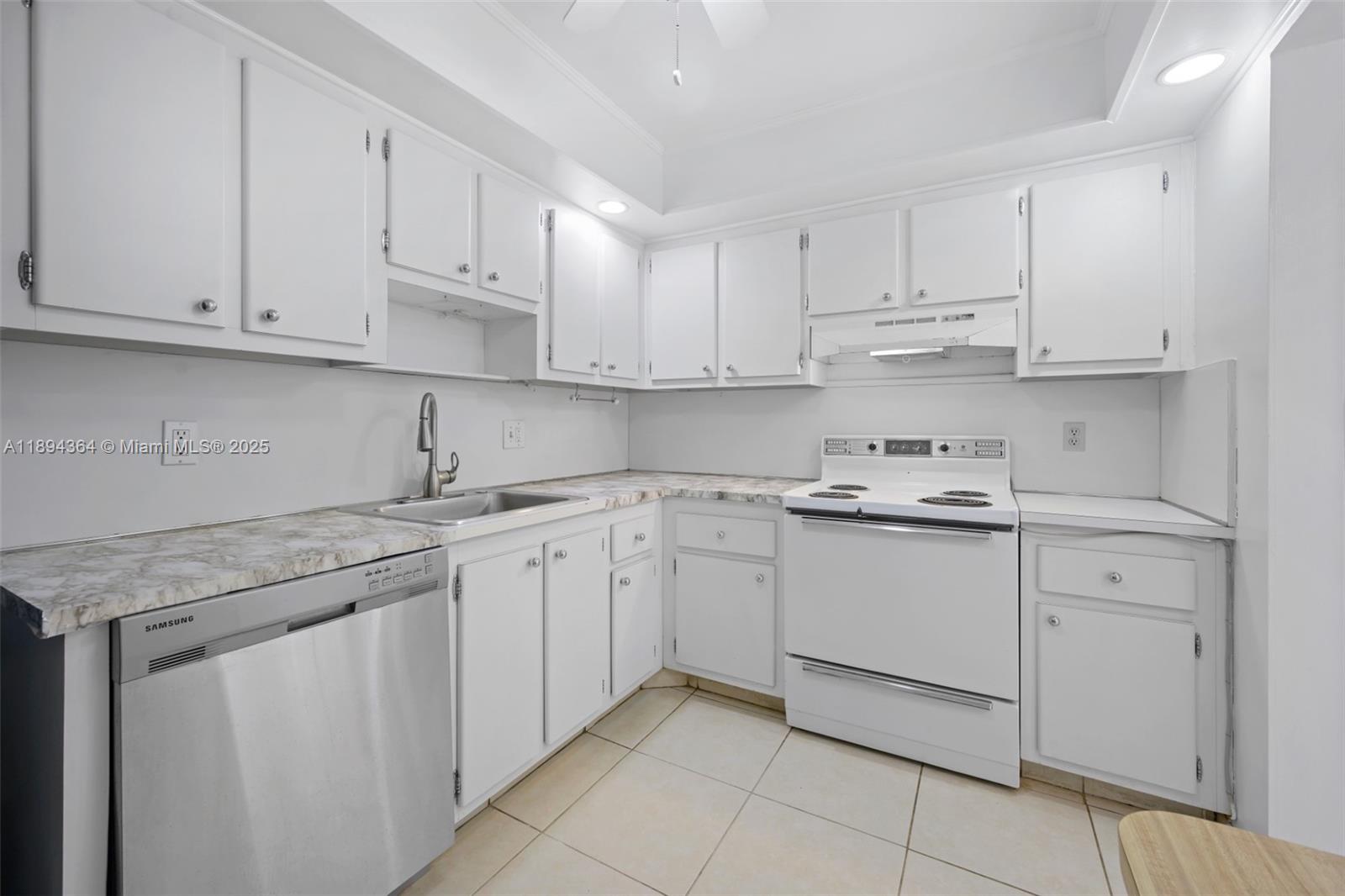 WILSHIRE CONDO - Residential Lease