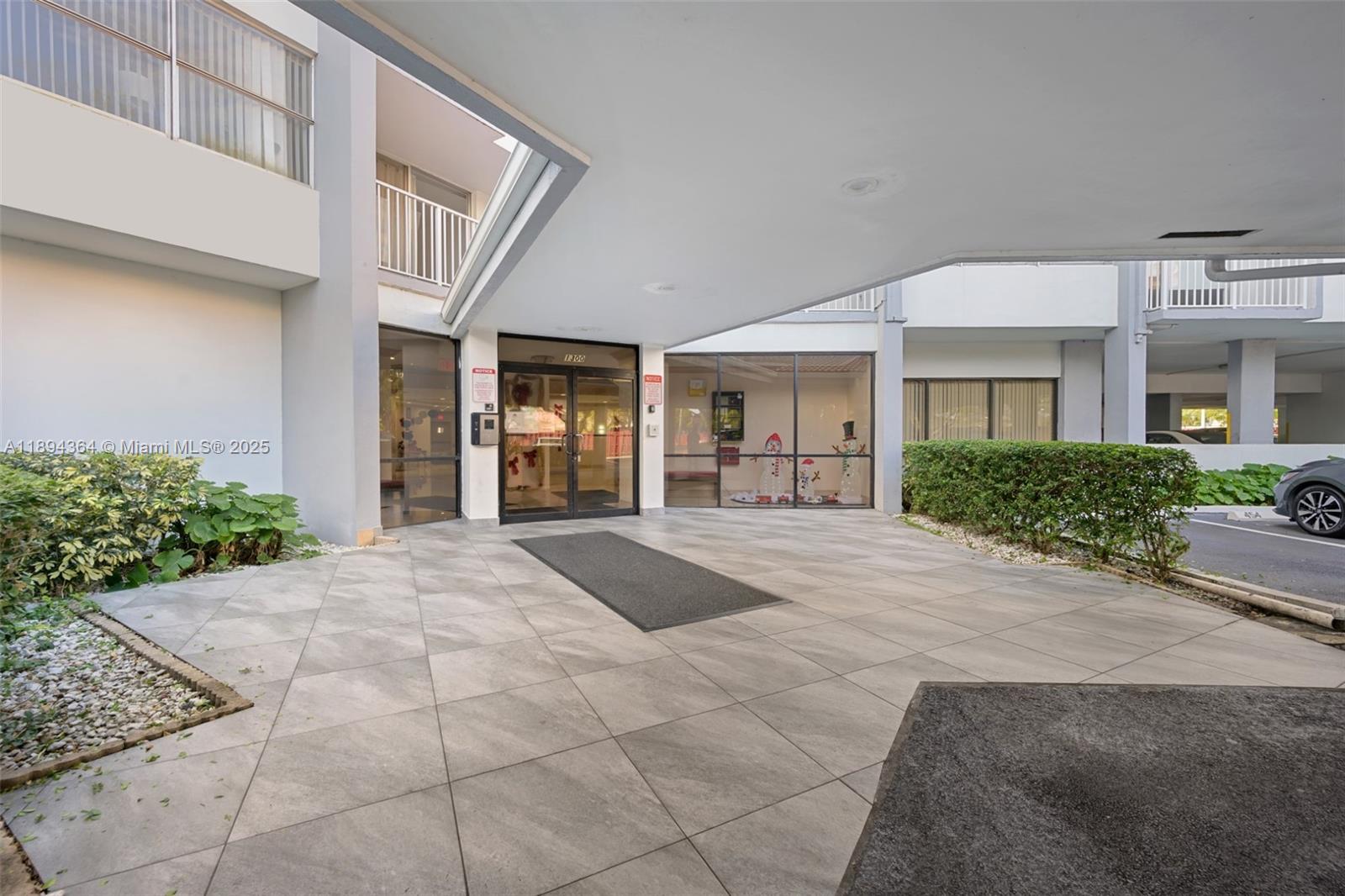 WILSHIRE CONDO - Residential Lease