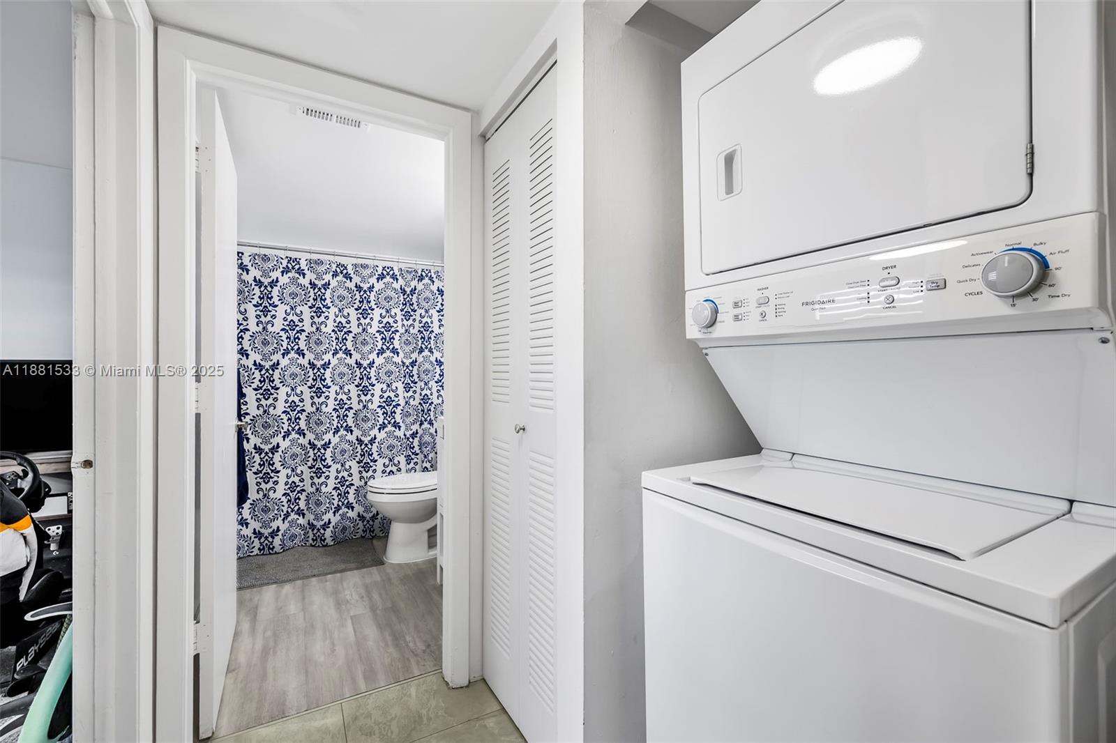 CASCADES OF LAUDERHILL - Residential