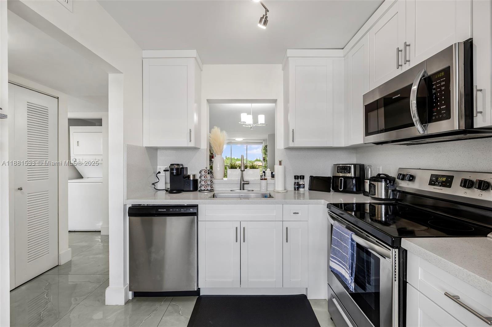 CASCADES OF LAUDERHILL - Residential