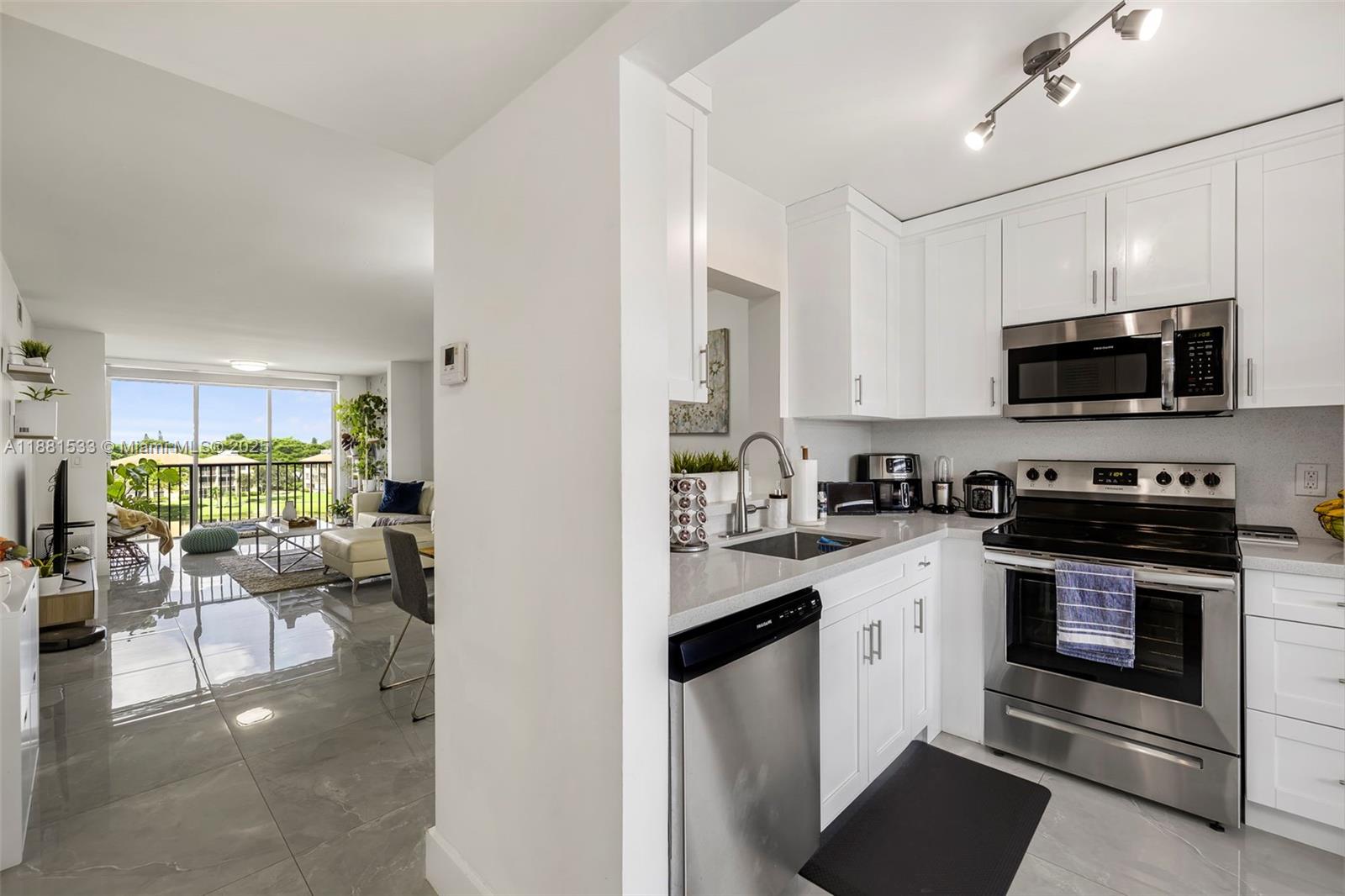 CASCADES OF LAUDERHILL - Residential