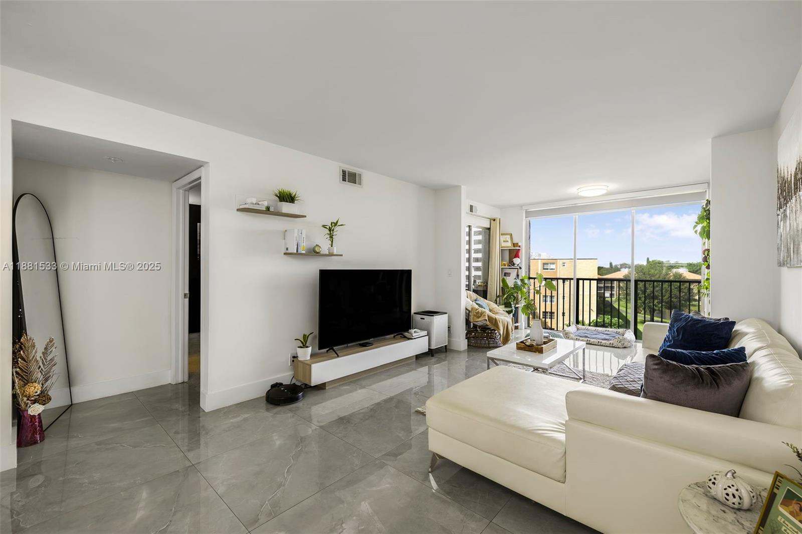 CASCADES OF LAUDERHILL - Residential