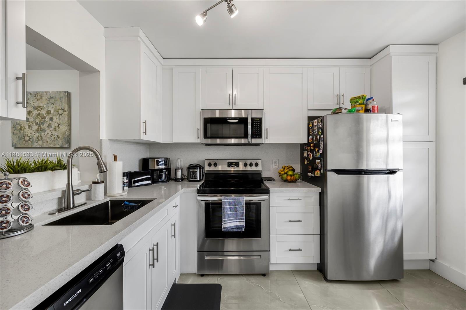 CASCADES OF LAUDERHILL - Residential