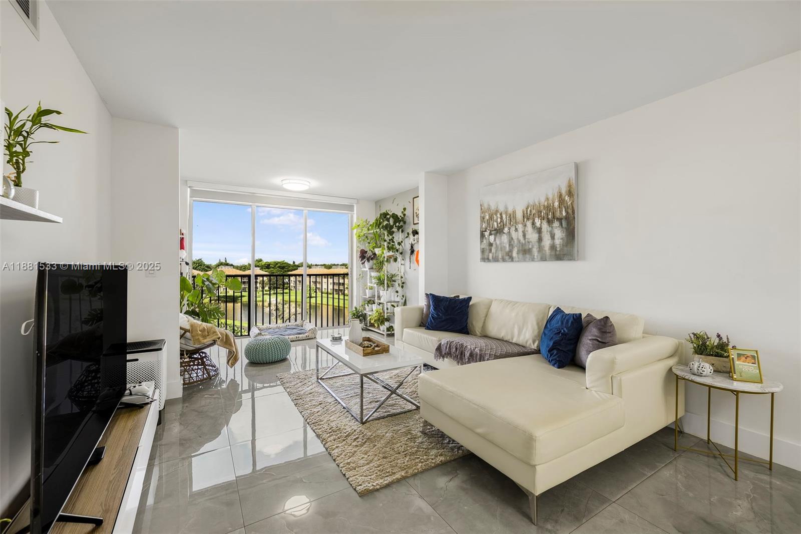 CASCADES OF LAUDERHILL - Residential