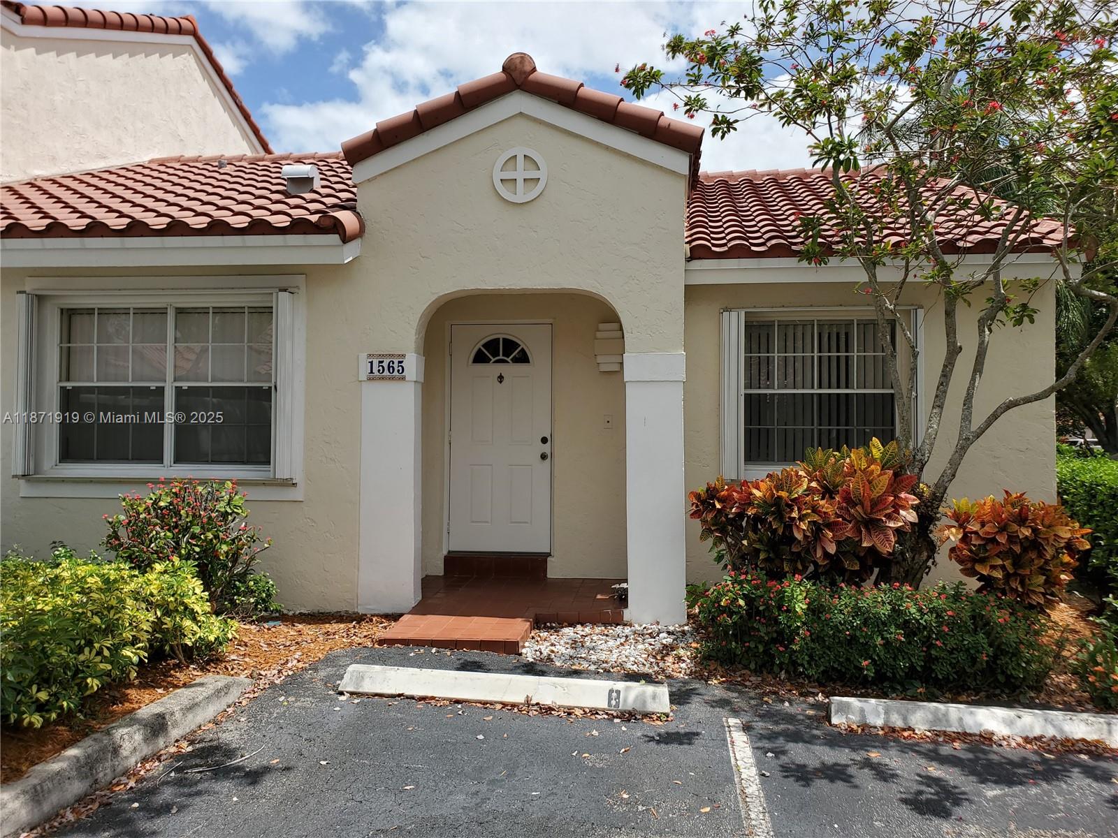 Beautiful 2 Bedroom/2 Bathroom corner 1 story Villa with fenced patio and 2 ASSIGNED PARKING SPACES in front of the Villa + guest parking places, tile floors, renovated kitchen, granite countertop. Located in the very desirable Villas at Country Isles. Fantastic, tranquil residential community with a beautiful community pool! Close to Houses of Worship and Parks. Rated "A" Weston schools including Cypress Bay High School & Country Isles Elementary: 2 blocks away. Close to Weston Town Center. Gorgeous parks with kid's playgrounds, walking and biking trails. Easy to show