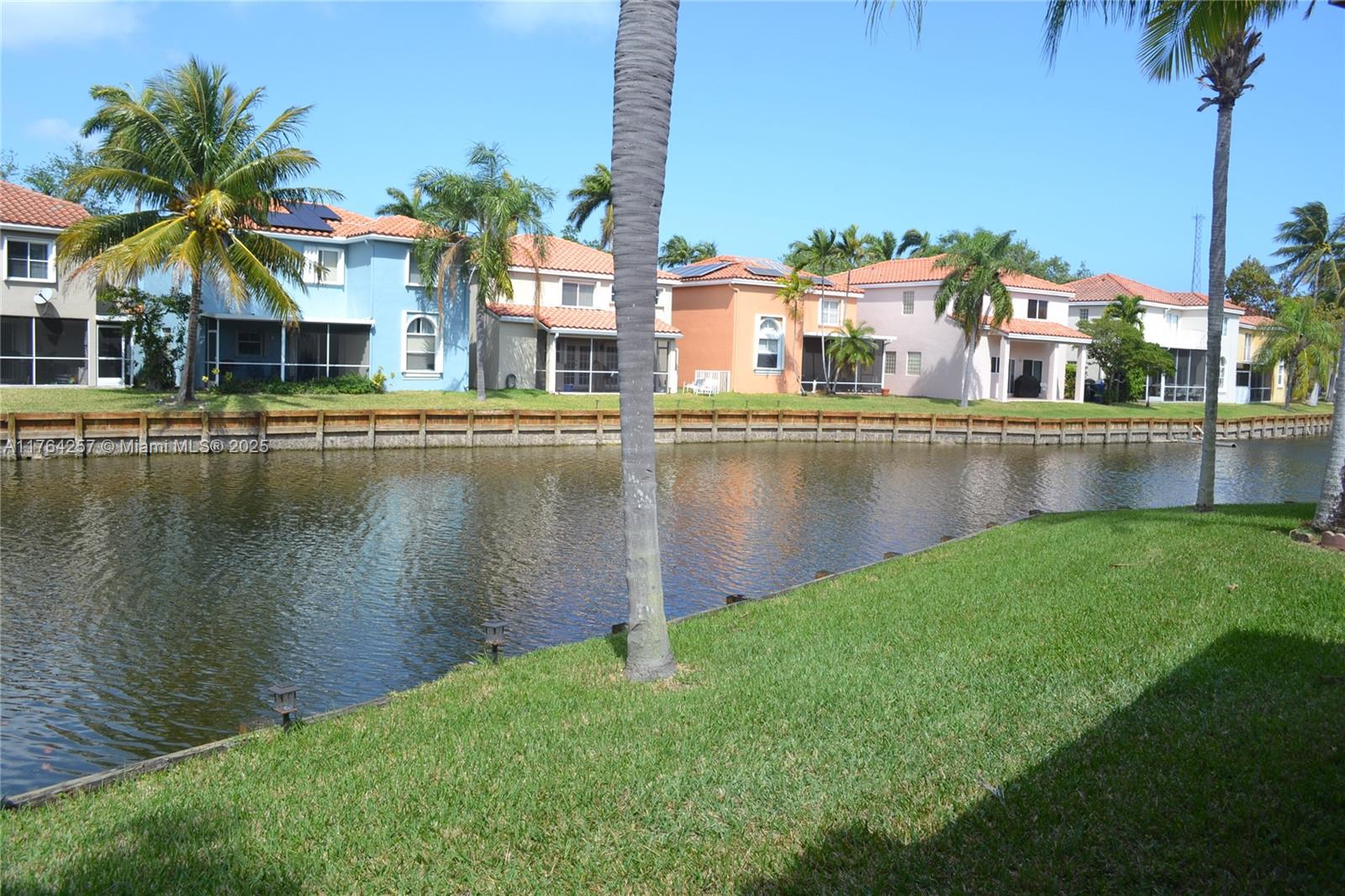 1537 E Lake Ct