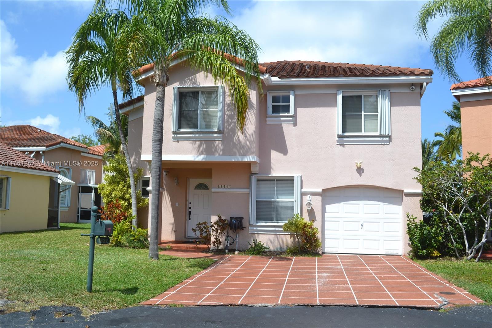 Property for Sale at 1537 E Lake Ct, Hollywood, Broward County, Florida - Bedrooms: 3 
Bathrooms: 3  - $560,000