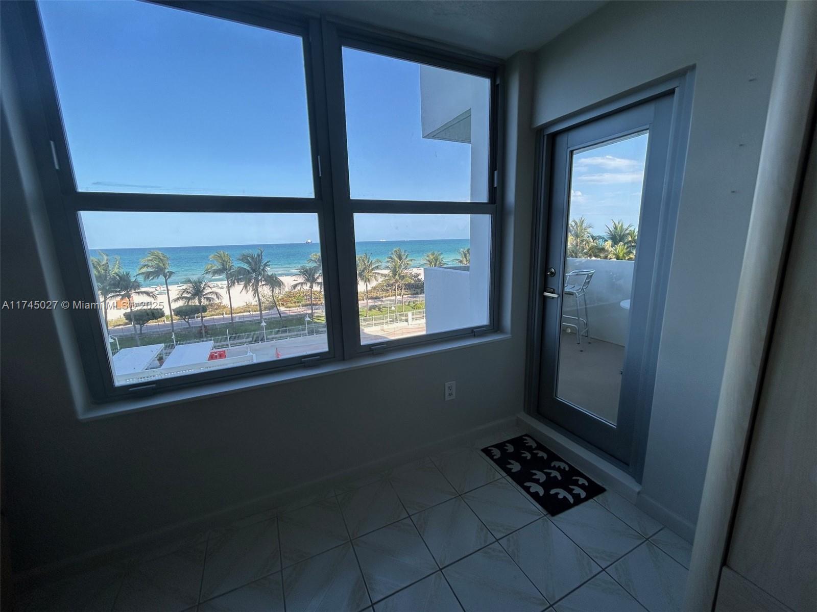 2899 Collins Ave 639