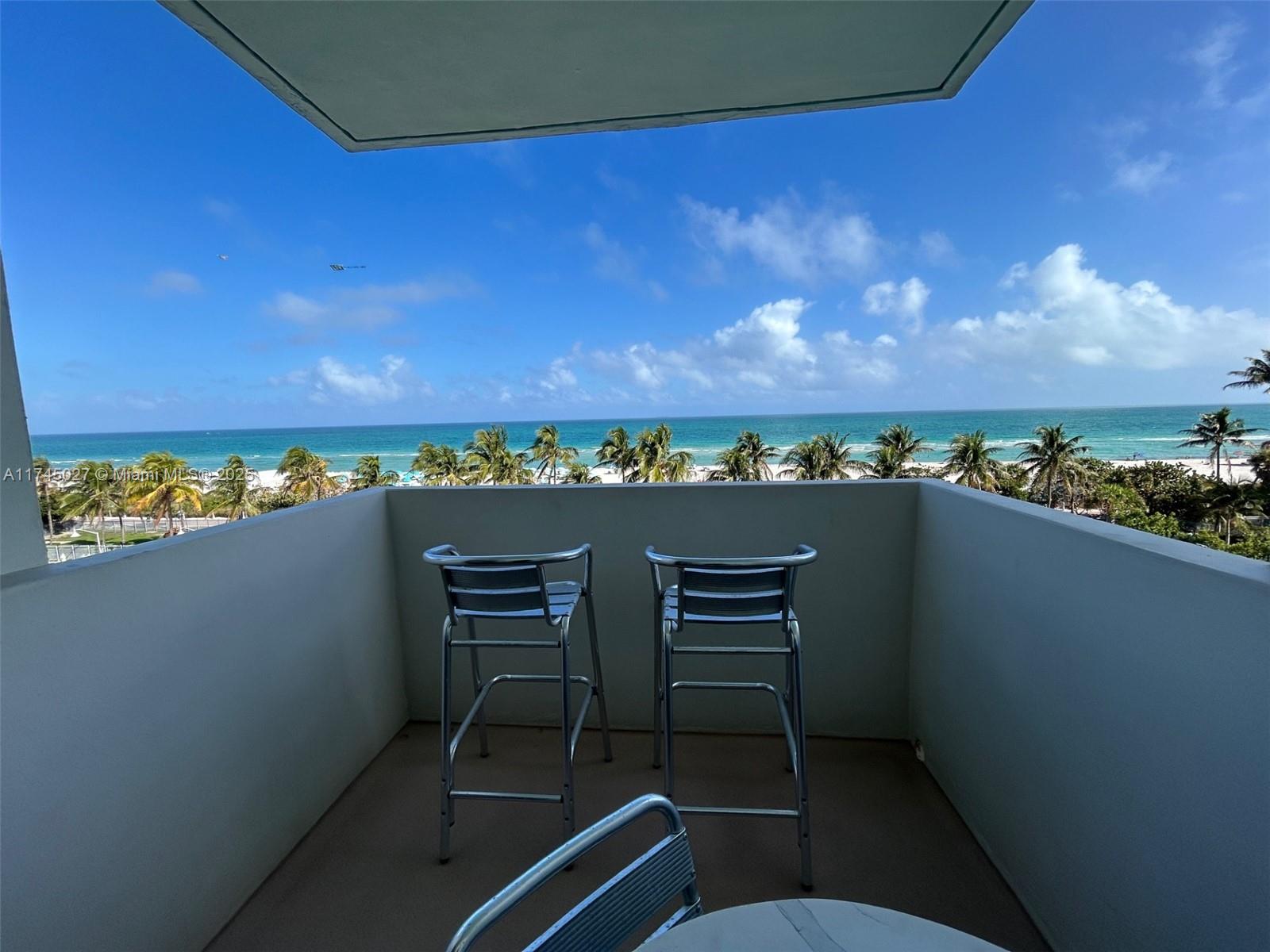 2899 Collins Ave 639