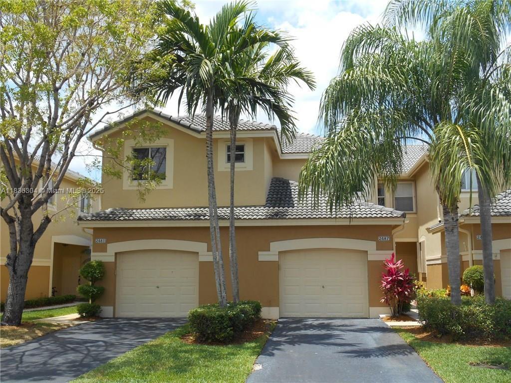 SAN MATEO , SAVANNA Townhouse in Gated Community 2 level unit w/private patio area ideal for BBQ/Entertaining. flooring: Tile and luxury vinyl plank(LVP) on 1st level a half bath. Large eat-in kitchen. Spacious Living & Dining Combo. Guest bedrooms share a jack-n jill bath. Community Pool and Playground.
