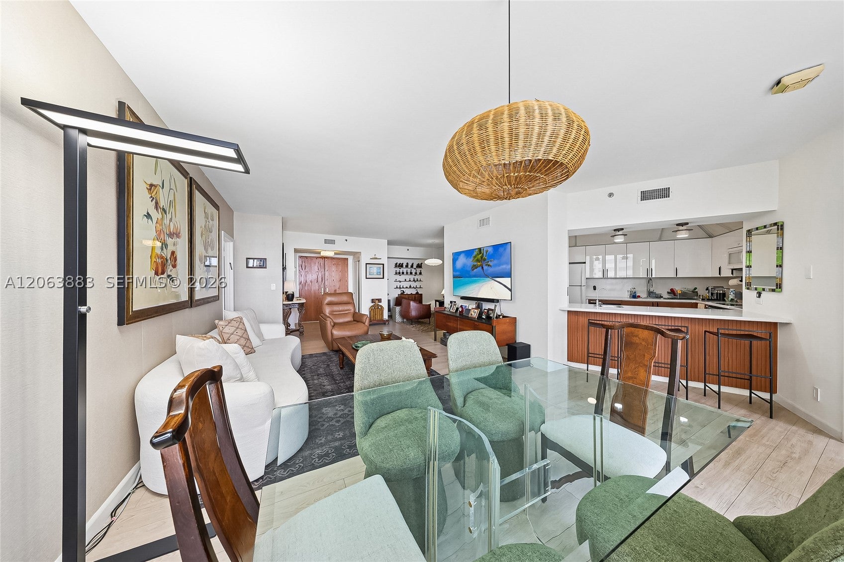 20281 E Country Club Dr 810