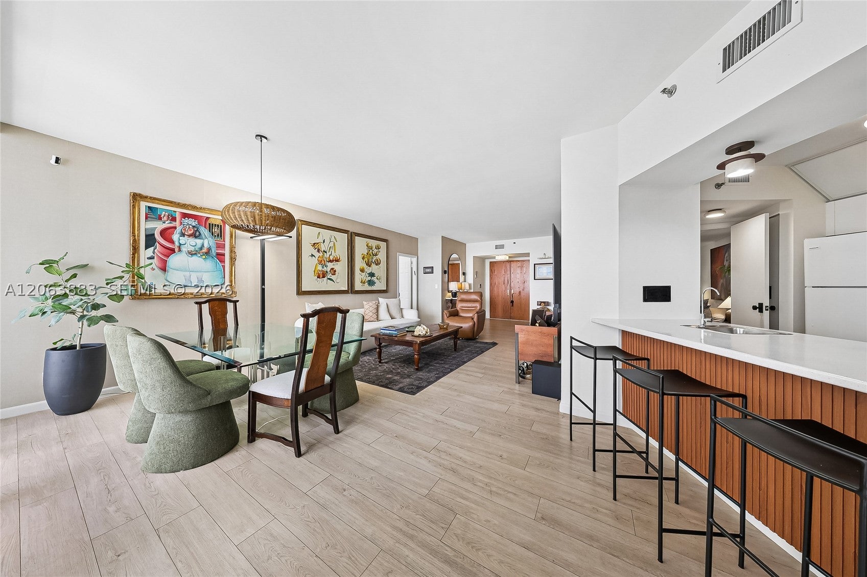 20281 E Country Club Dr 810