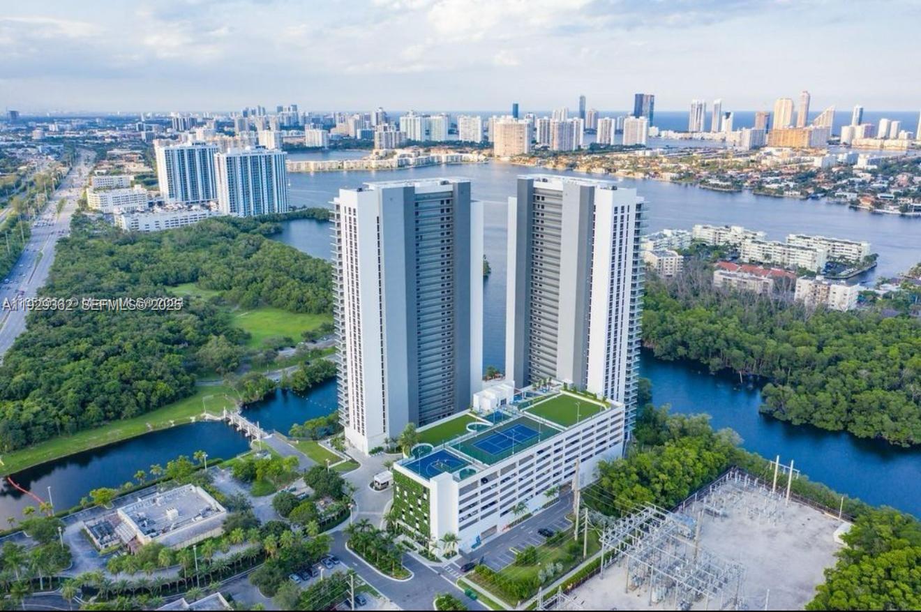 16385 Biscayne Blvd 301