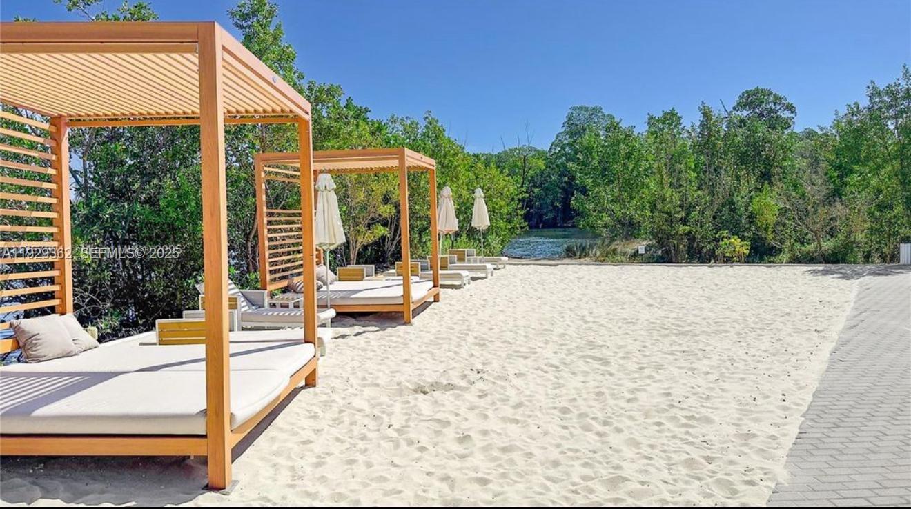 THE HARBOUR NORTH CONDO - Residential