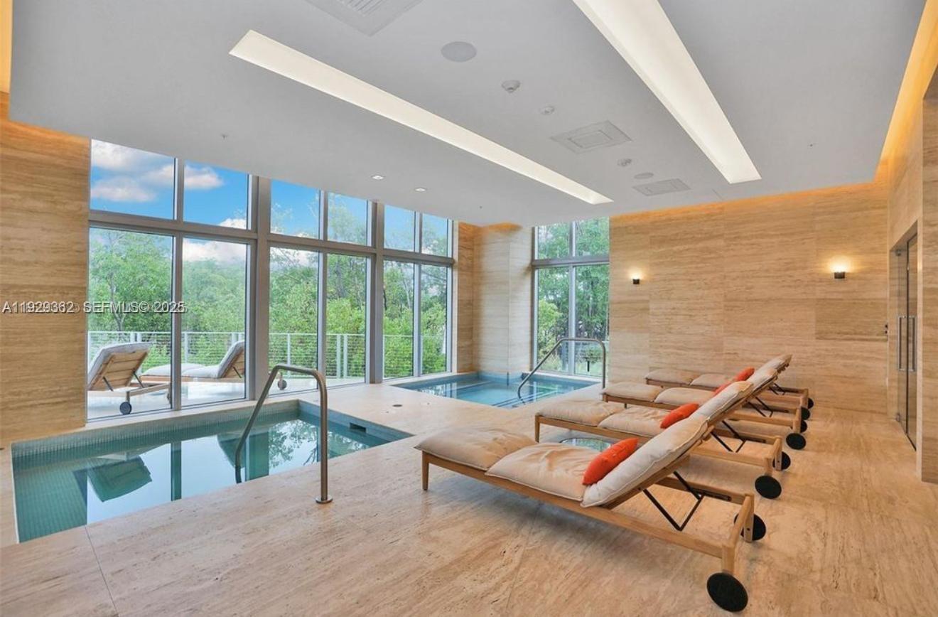 THE HARBOUR NORTH CONDO - Residential