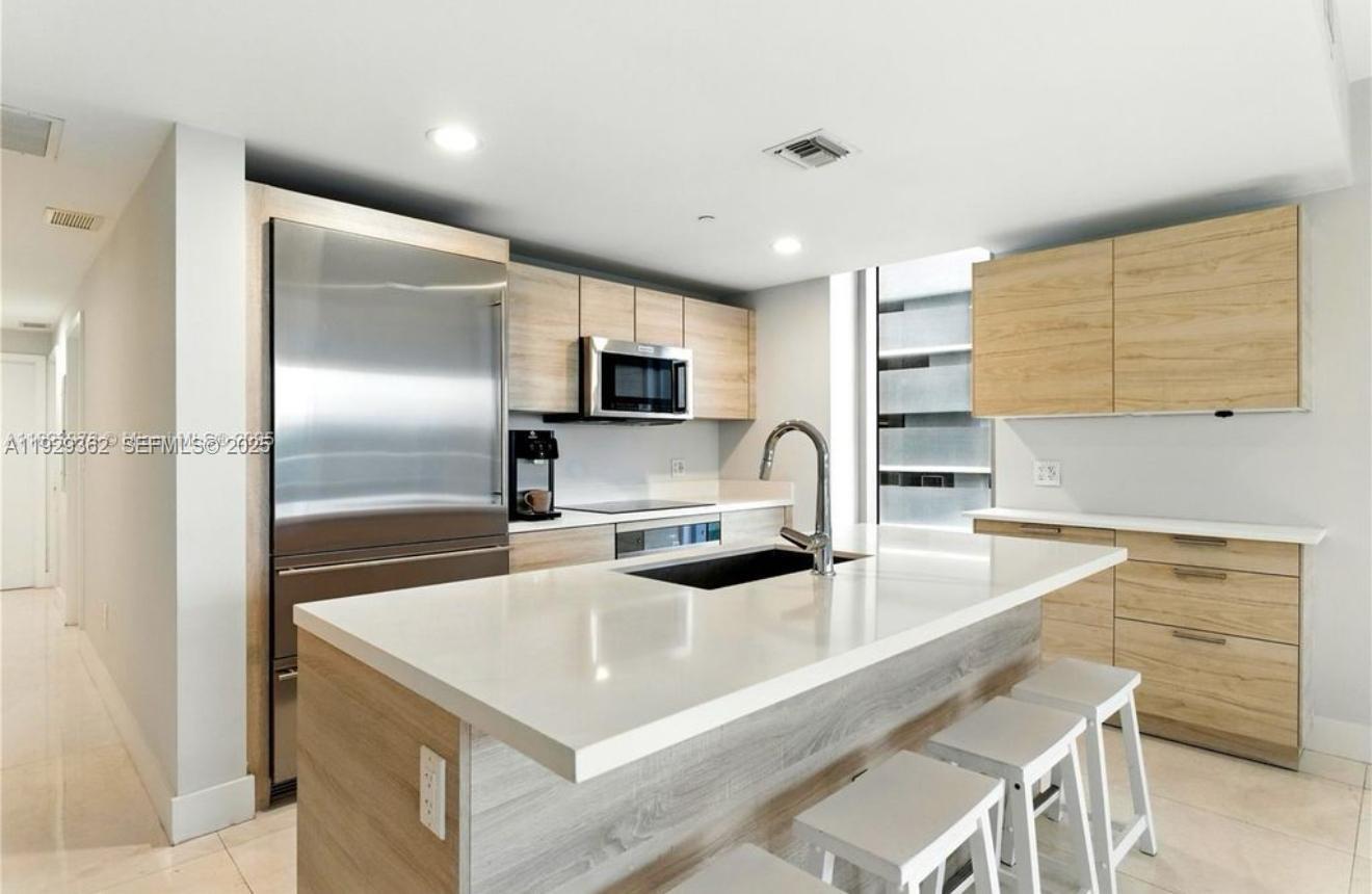 THE HARBOUR NORTH CONDO - Residential