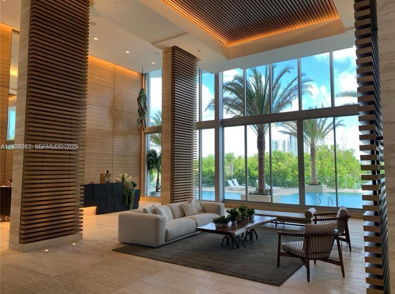 16385 Biscayne Blvd 301