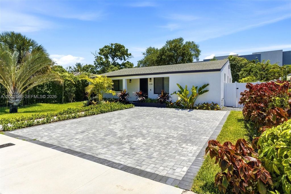 Photo of 1248 SW 32nd St, Fort Lauderdale, FL 33315 (MLS # A12012146)
