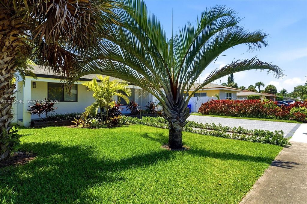 Photo of 1248 SW 32nd St, Fort Lauderdale, FL 33315 (MLS # A12012146)
