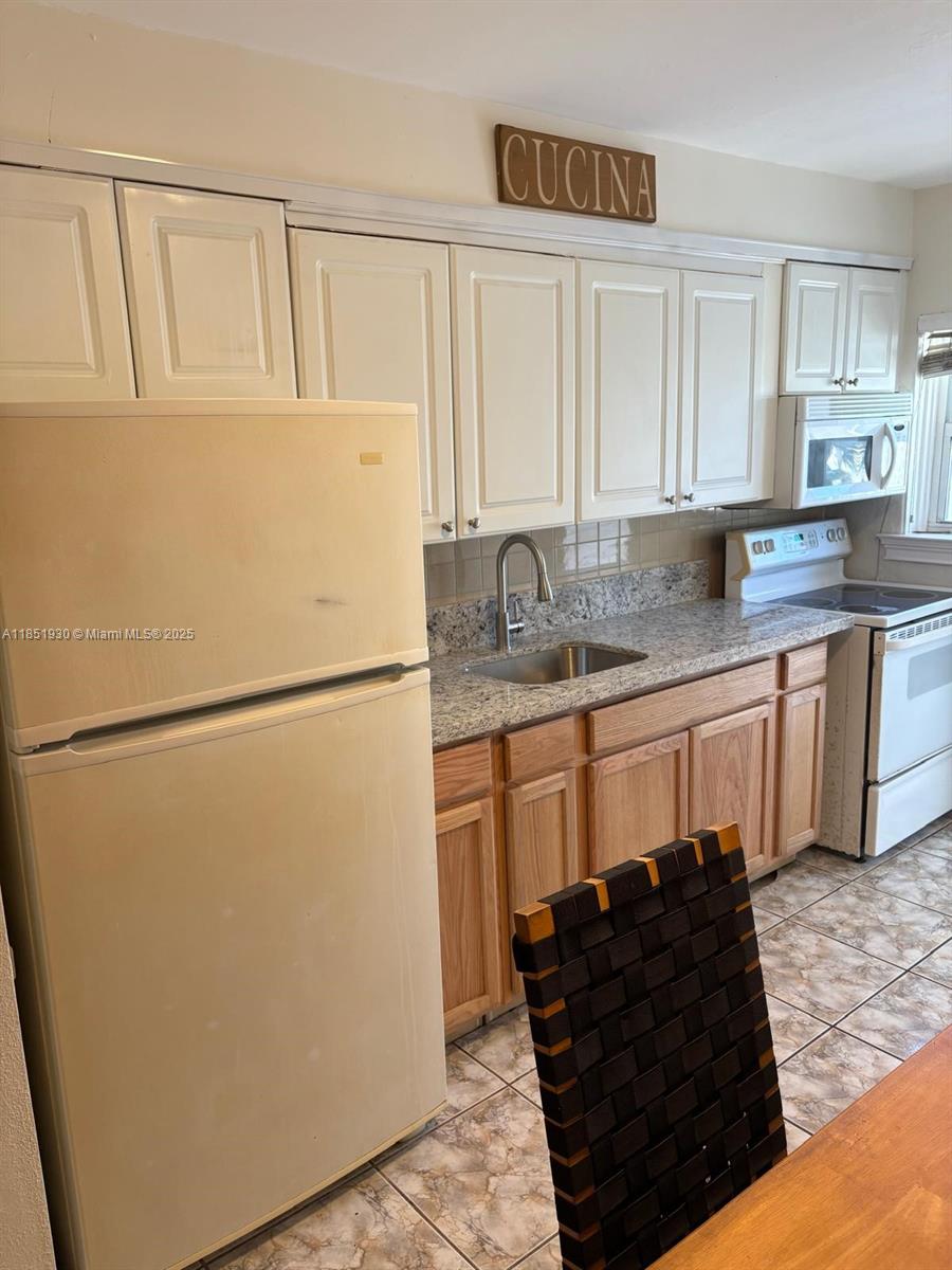 HOLLYWOOD BEACH SECOND AD - Residential Lease