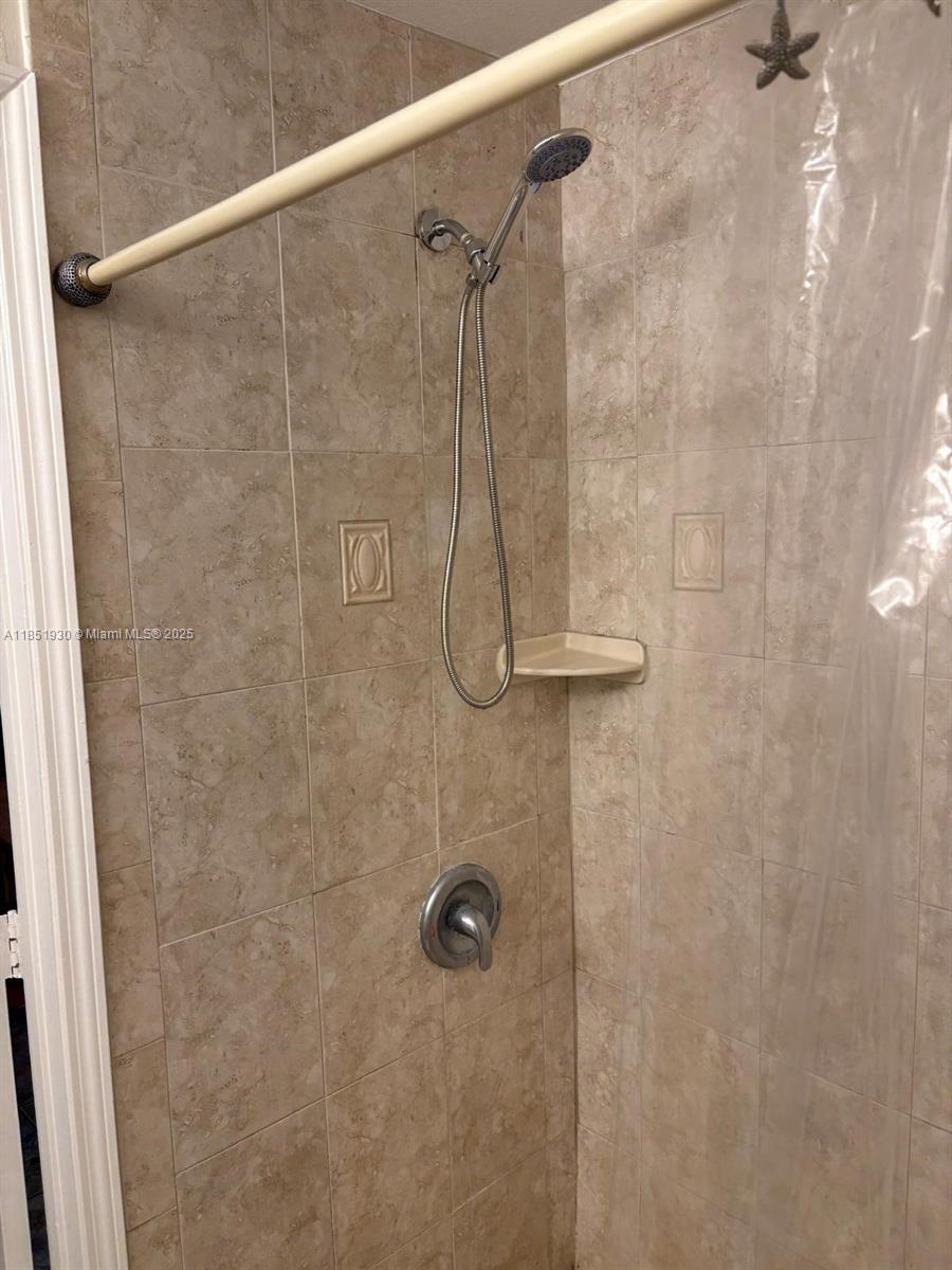 HOLLYWOOD BEACH SECOND AD - Residential Lease