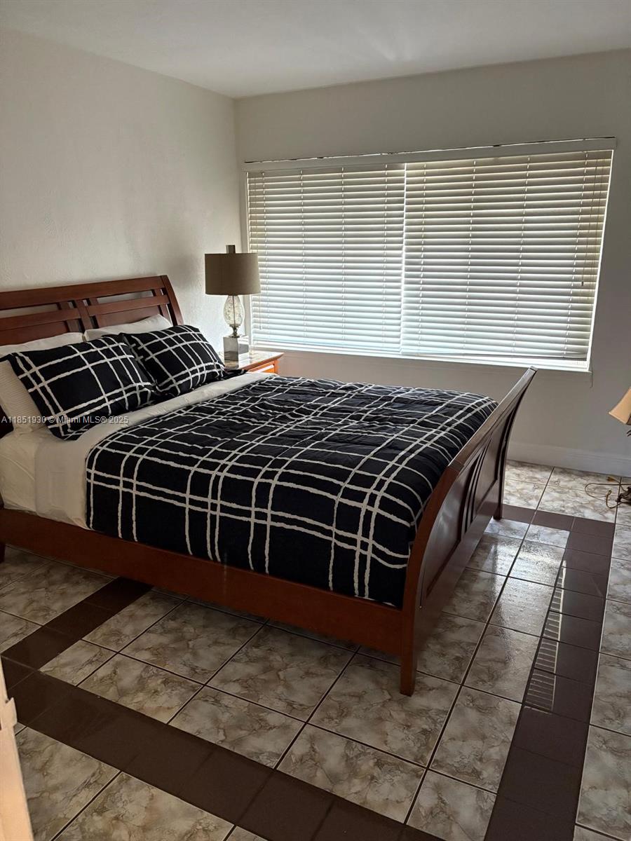 HOLLYWOOD BEACH SECOND AD - Residential Lease
