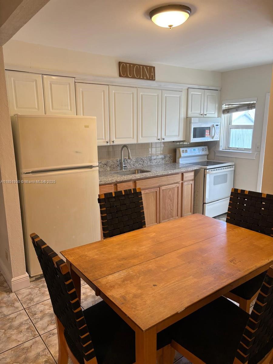 HOLLYWOOD BEACH SECOND AD - Residential Lease