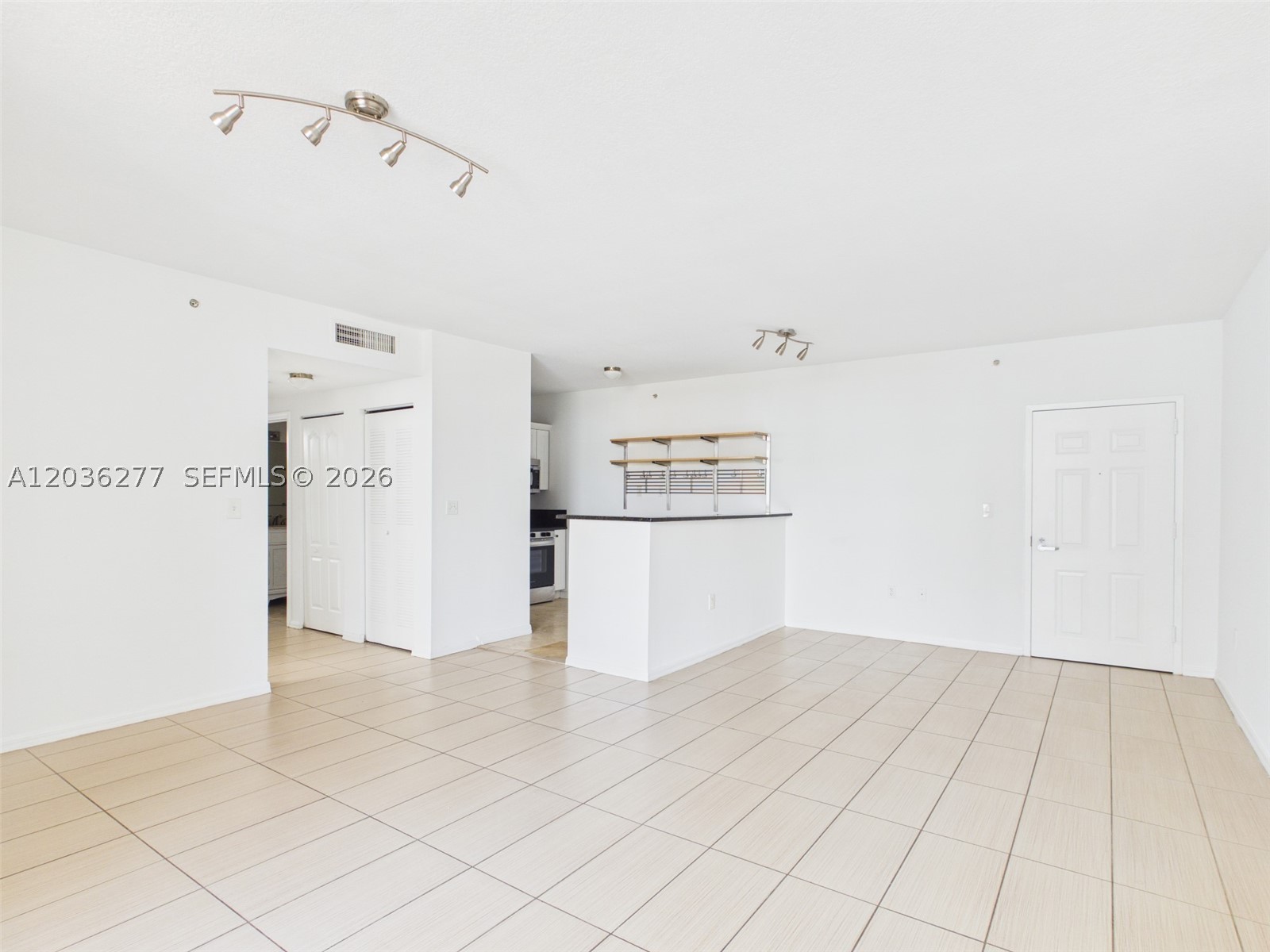 425 NE 30th St 404