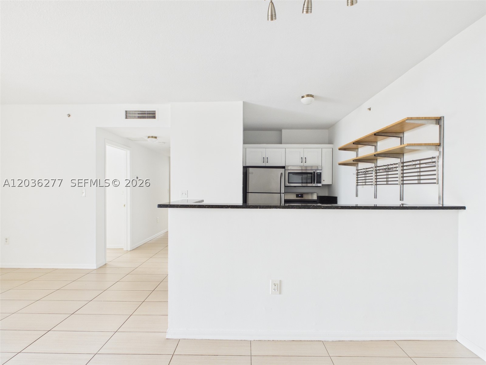425 NE 30th St 404
