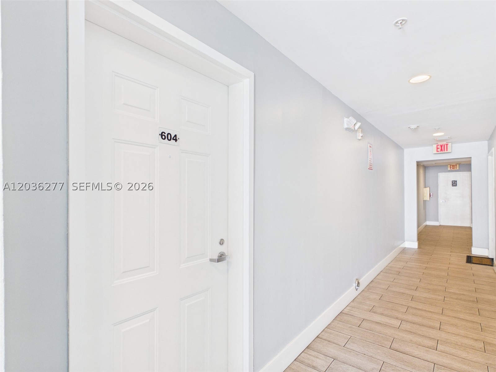 425 NE 30th St 404