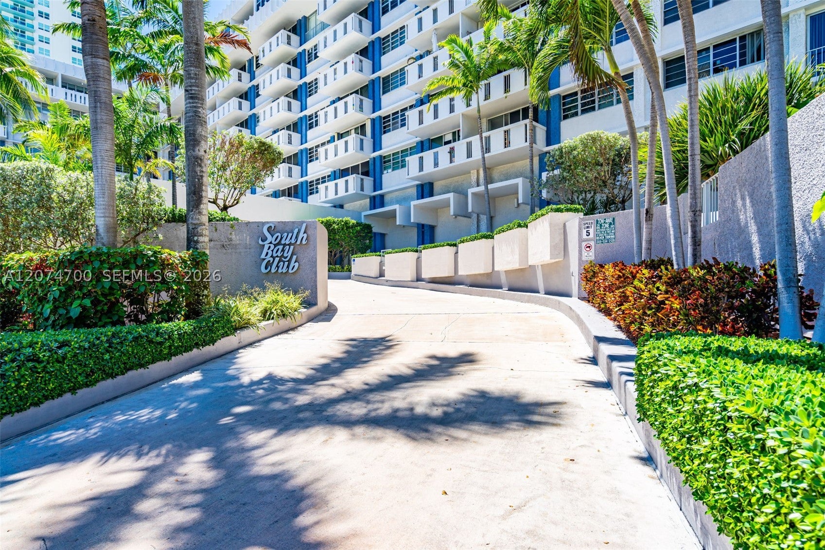 800 West Ave