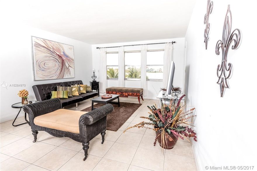 Gorgeus 1 bedroom apartment on the Lake. Minutes to Aventura Mall, the Beaches, and so much more. Updated kitchen with semi open concept. Tile floors, relatively new a/c. Great community includes Club House, Pool on the lake front and great views. Unit has additional storage space.